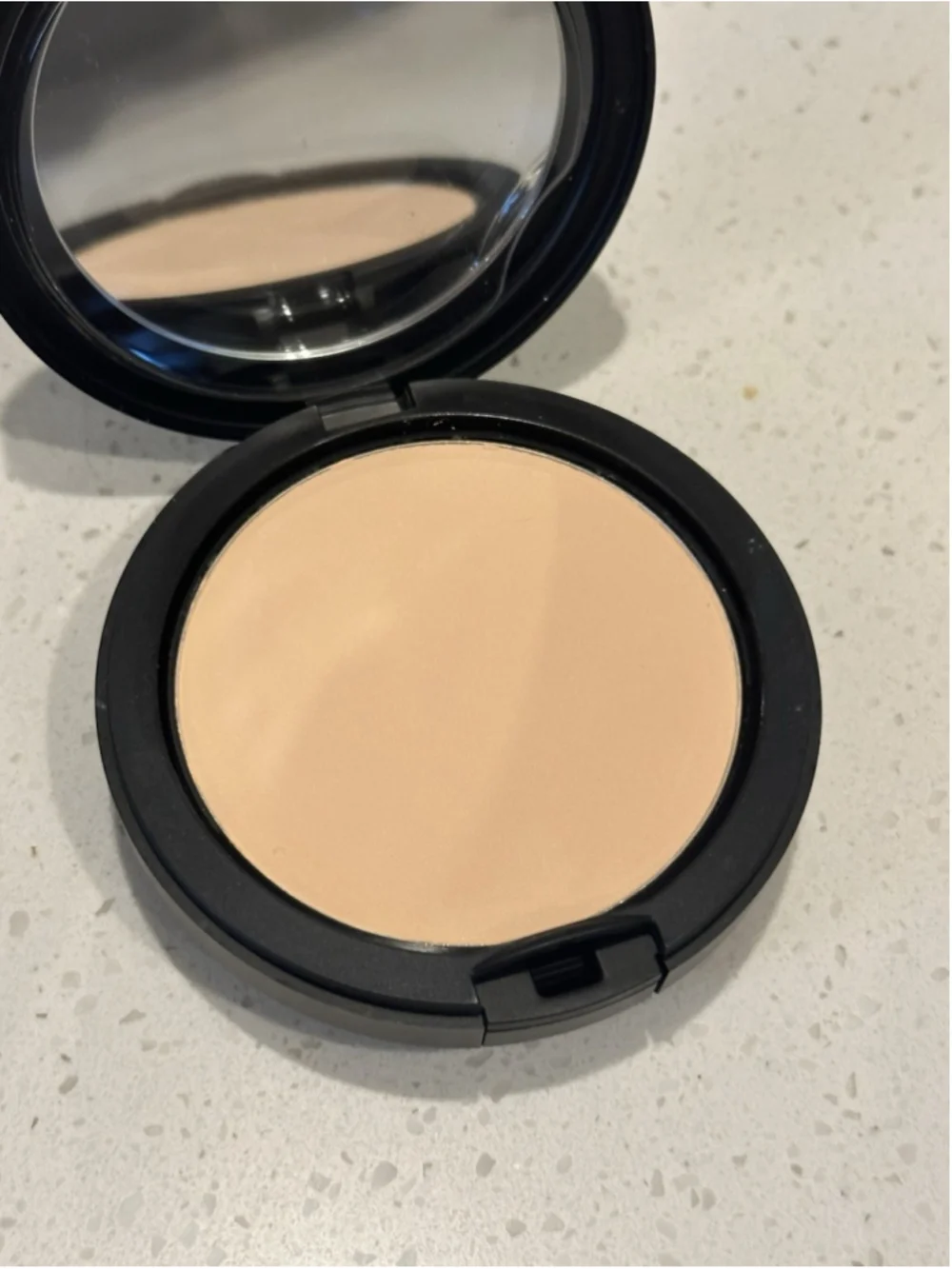 MAC Studio Fix Powder Plus Foundation | NC10 | NWOB | COMPACT BROKEN